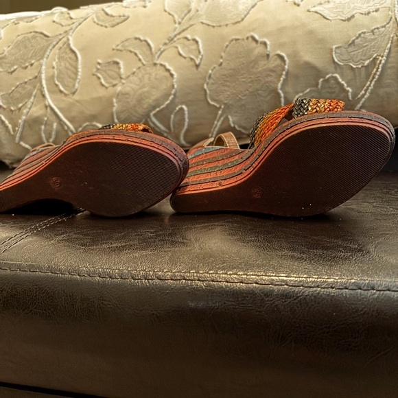 ELITE BY CONKUS Wedge Heels - Size 6 - Picture 5 of 5